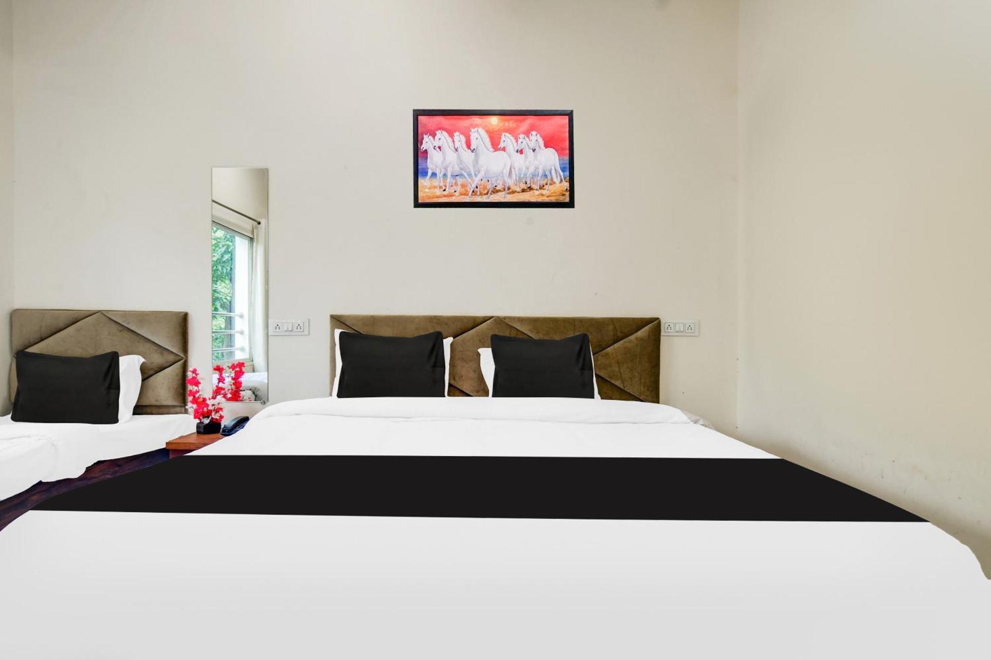 Hotel O Ujjain Near Hari Fatak Exteriör bild