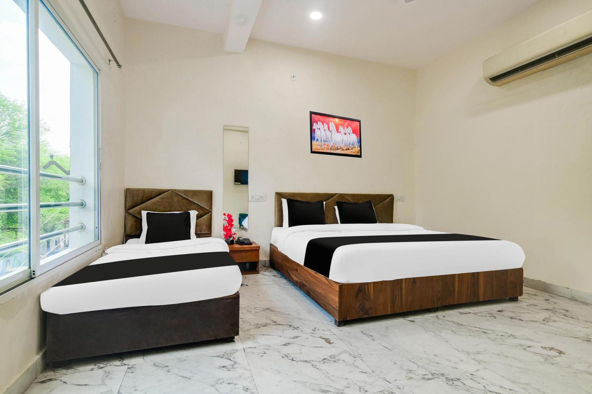 Hotel O Ujjain Near Hari Fatak Exteriör bild
