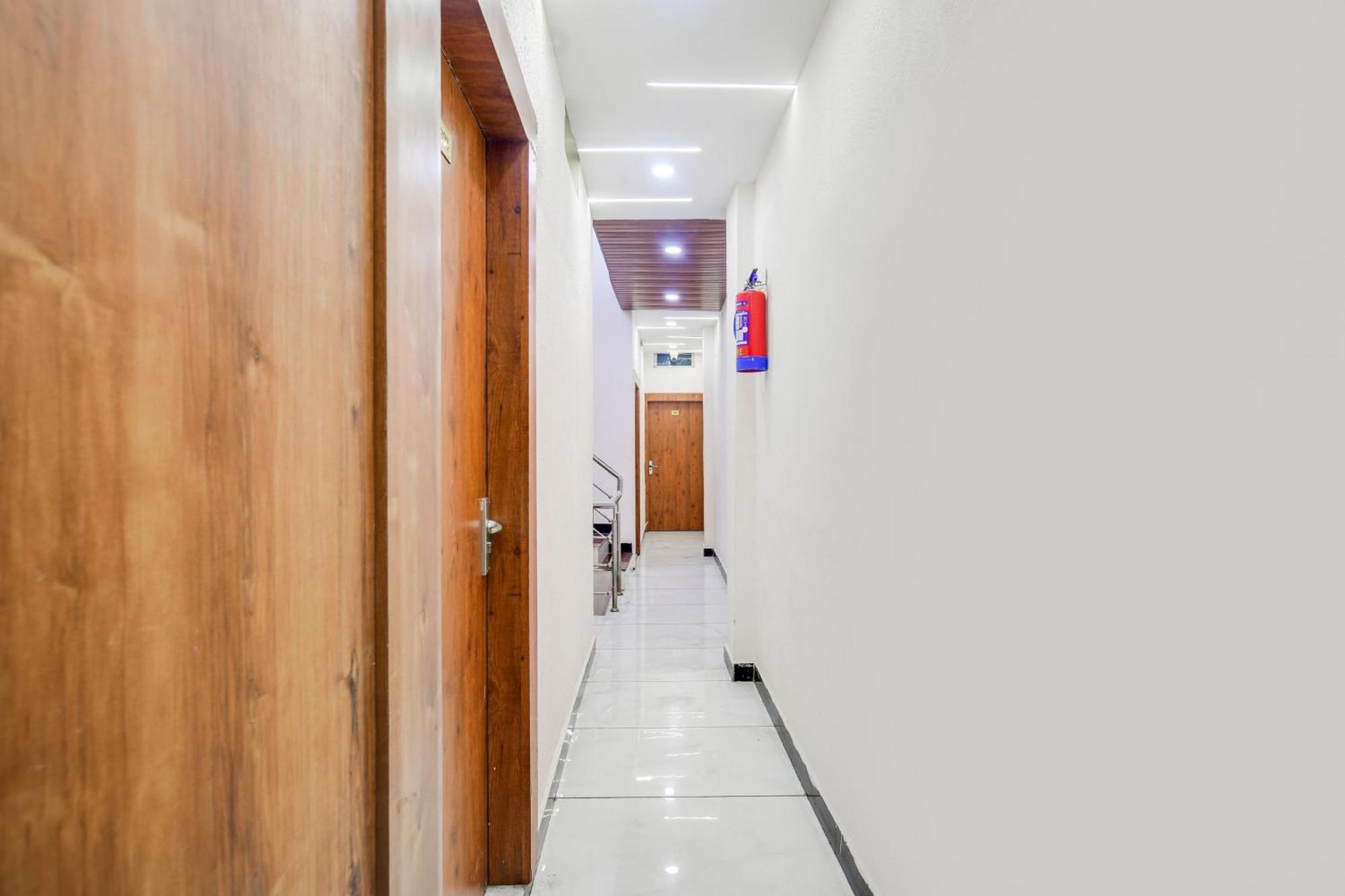 Hotel O Ujjain Near Hari Fatak Exteriör bild