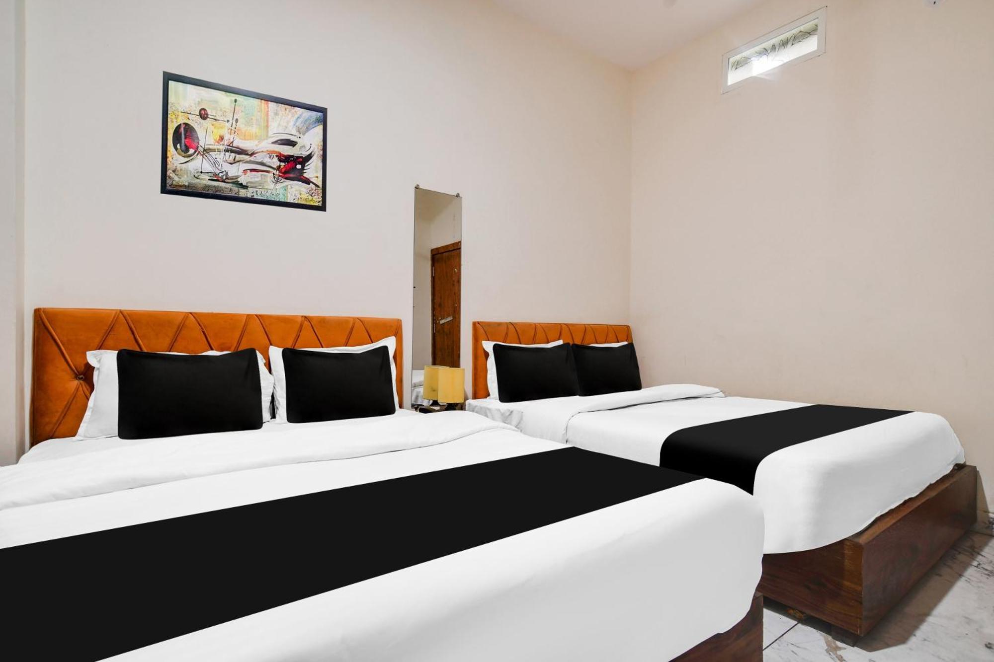 Hotel O Ujjain Near Hari Fatak Exteriör bild