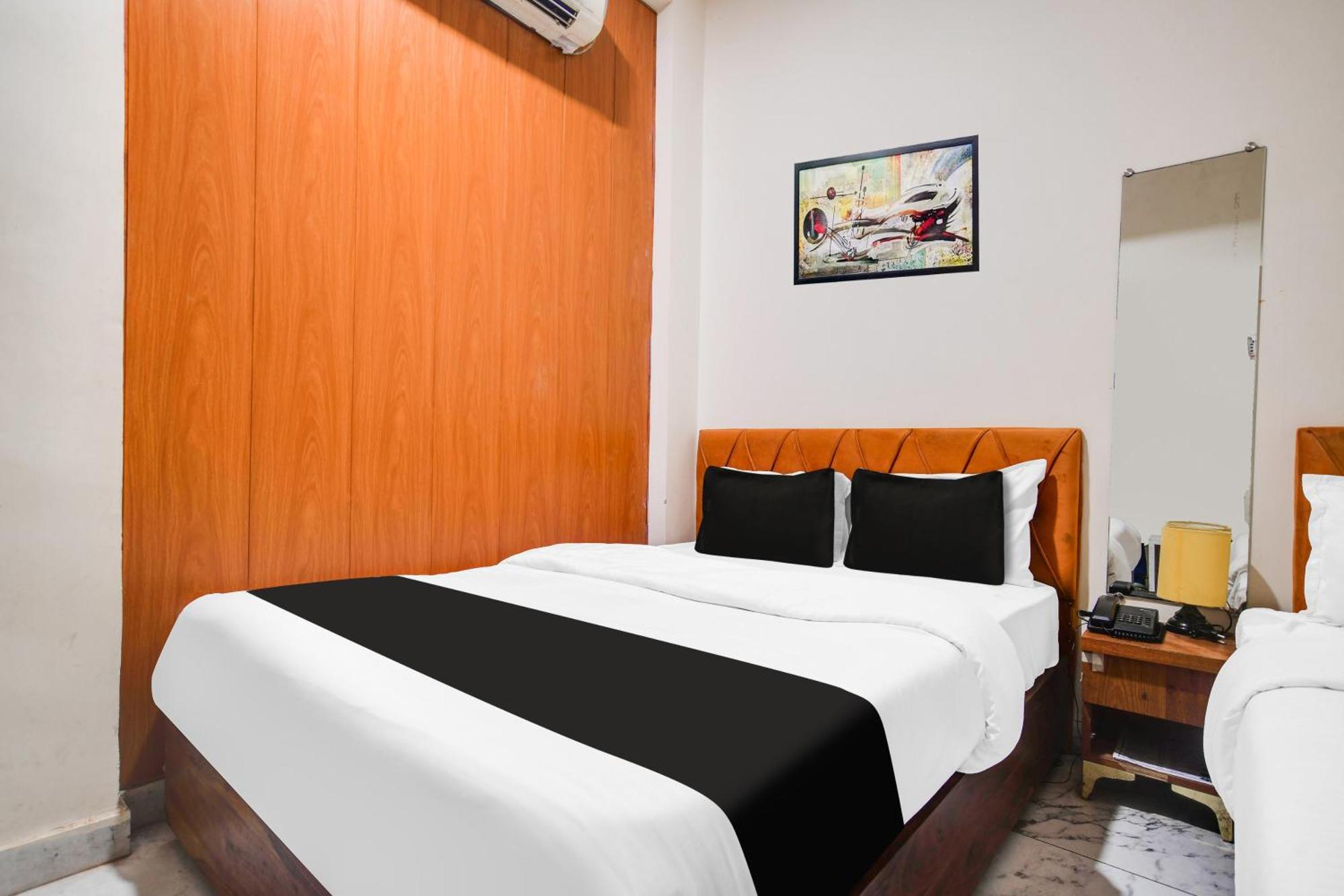 Hotel O Ujjain Near Hari Fatak Exteriör bild