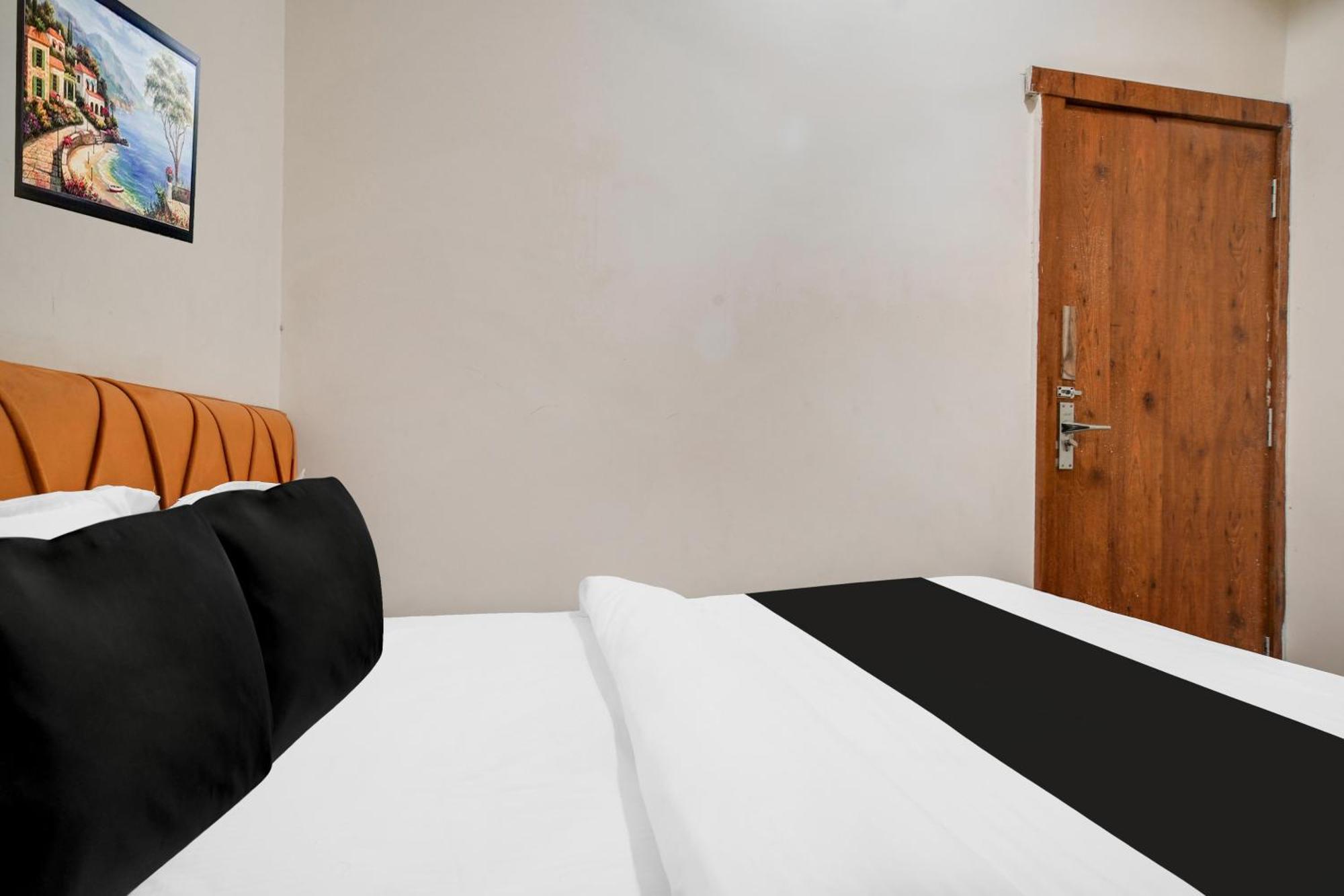 Hotel O Ujjain Near Hari Fatak Exteriör bild