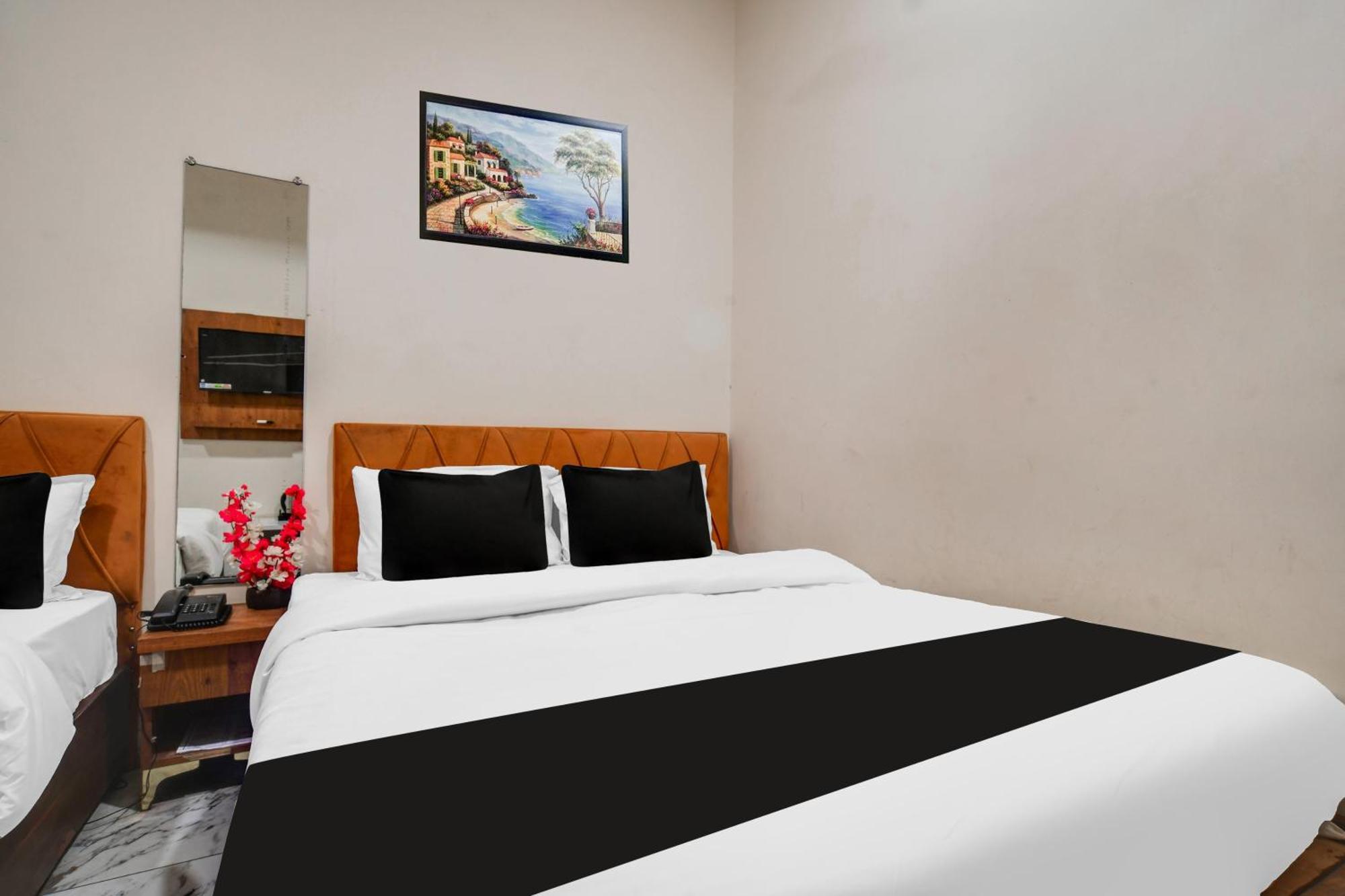 Hotel O Ujjain Near Hari Fatak Exteriör bild