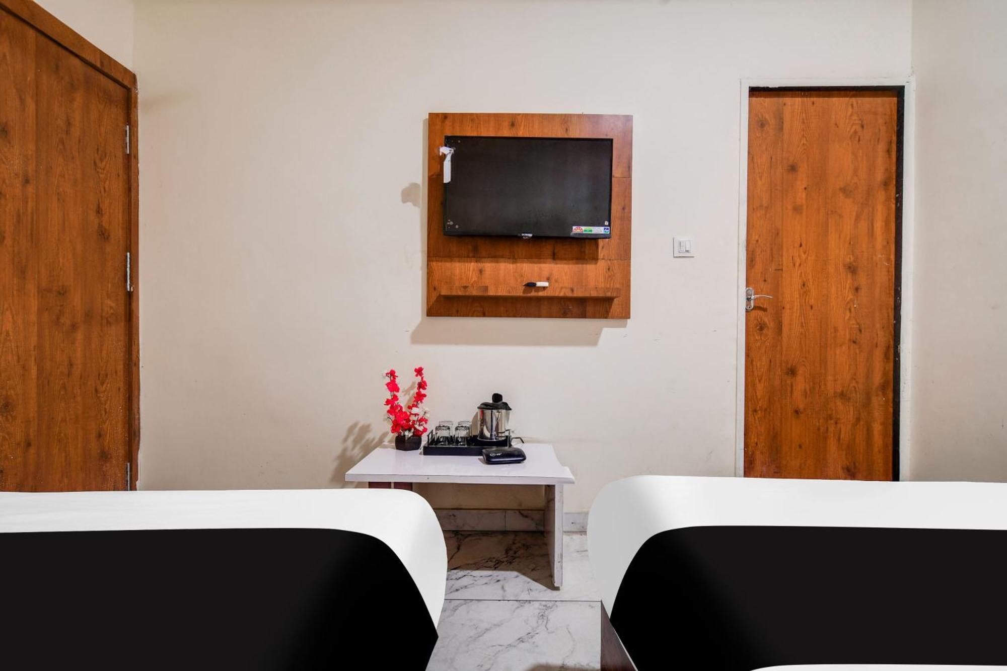 Hotel O Ujjain Near Hari Fatak Exteriör bild
