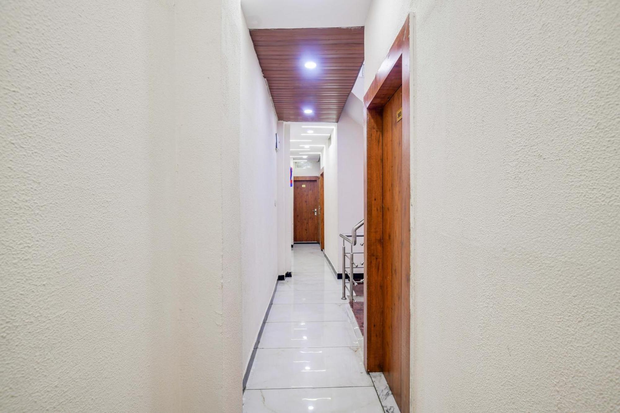 Hotel O Ujjain Near Hari Fatak Exteriör bild